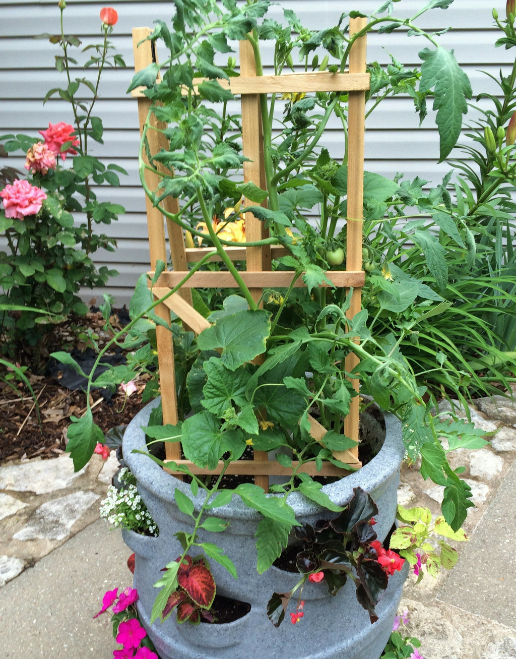 Patio Pocket Planter With Center Watering Tube "Gray Granite”