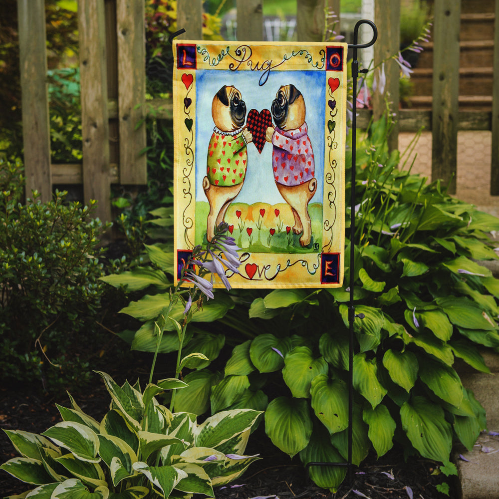 Pug LOVE Pug Love Valentine's Day Garden Flag – Decorative Outdoor Yard Flag