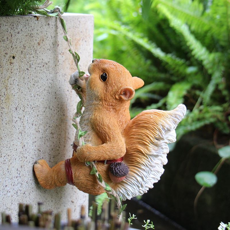 Outdoor Garden Decoration with Cute Squirrel Planters