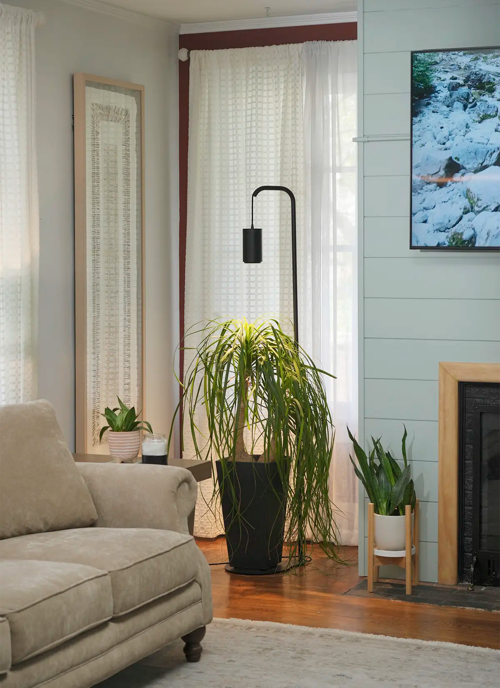 Stello™ Adjustable Pendant Stand
