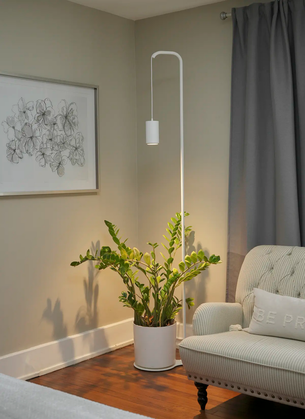 Stello™ Adjustable Pendant Stand