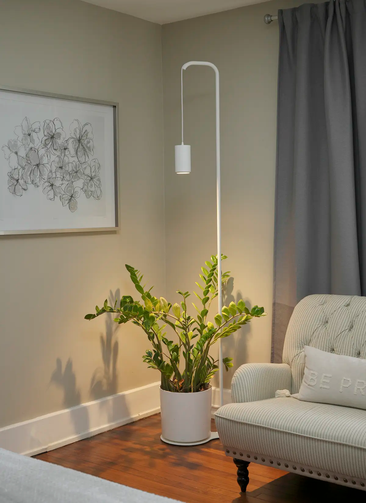 Stello™ Adjustable Pendant Stand
