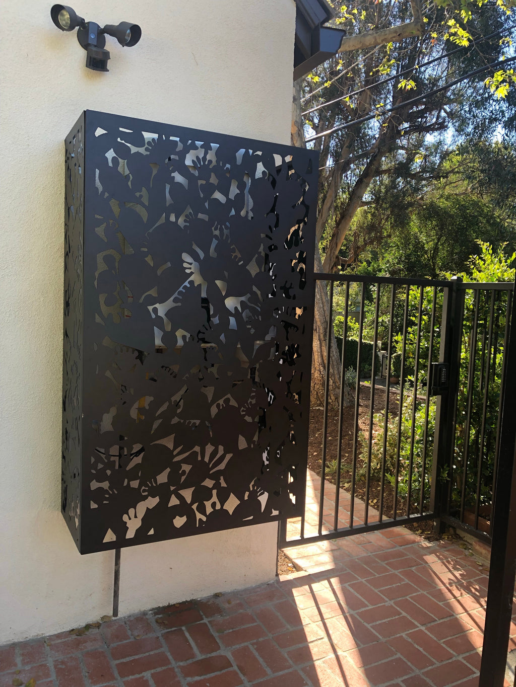 Outdoor Privacy Screen or Metal Wall Sculpture (46" Inch)