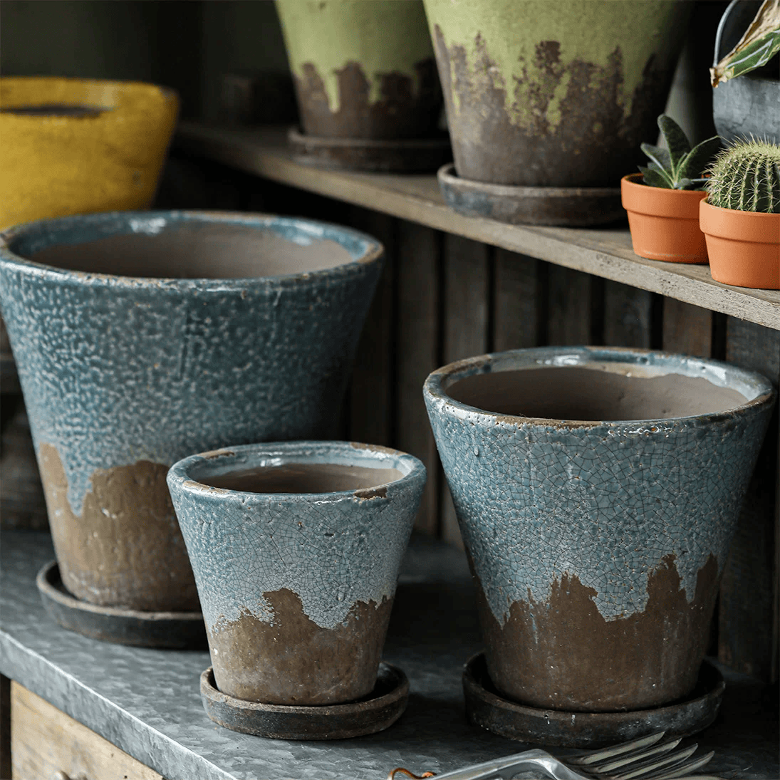 Weathered Heritage Flower Pot with Saucer
