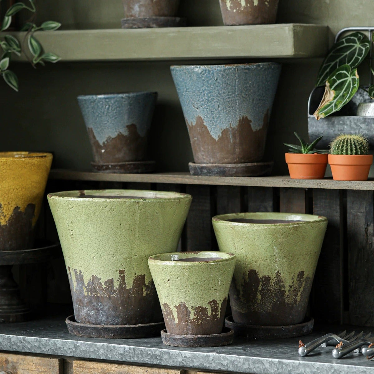 Weathered Heritage Flower Pot with Saucer