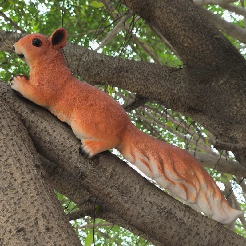 Squirrel Figurine Statues Tree Climber Sculpture Hanging Tree Garden Statue Hugger Decorations Outdoor Gifts Garden Decor Resin