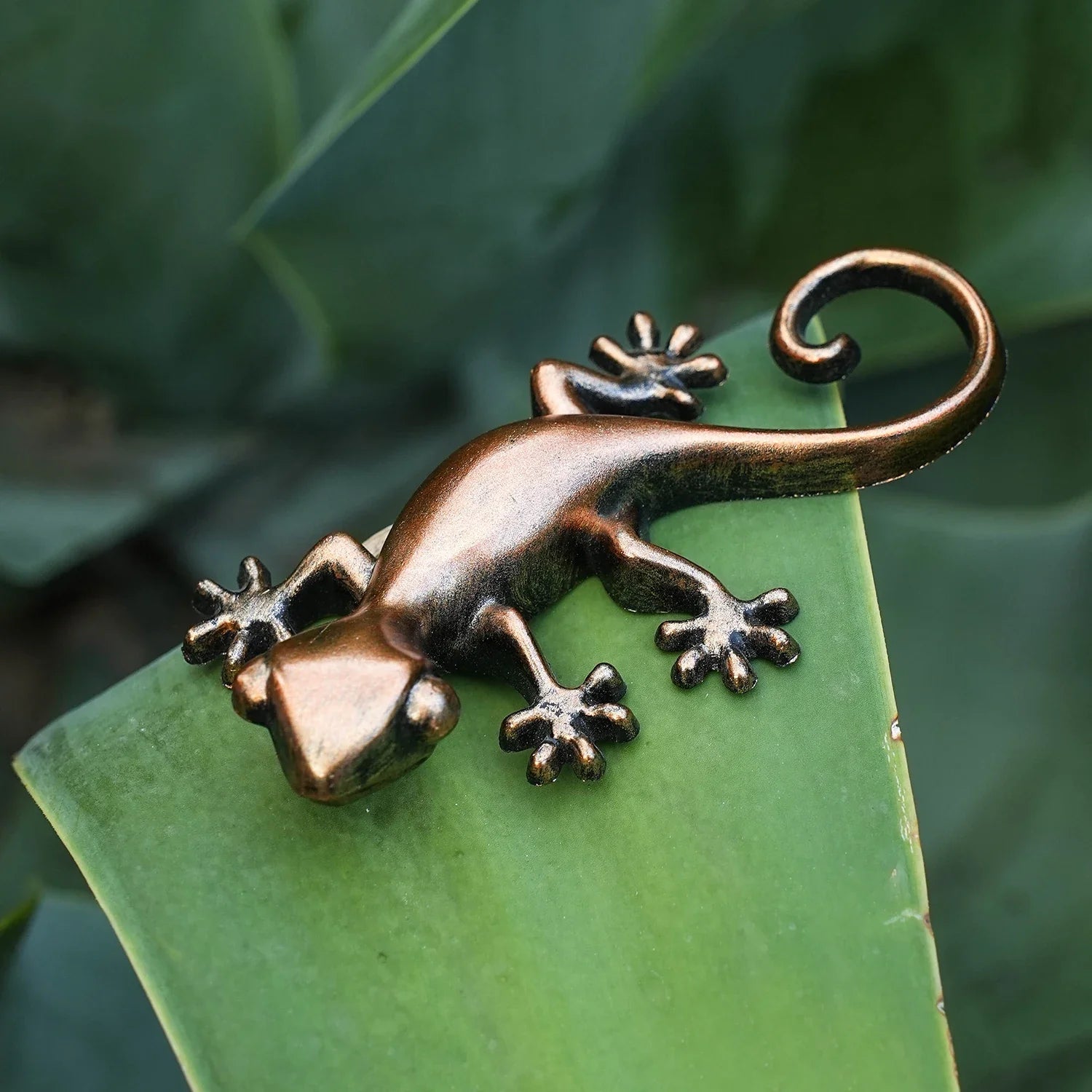2 pcs Resin Gecko Wall Decor, Garden Yard Decoration,Water Transfer Colorful Lizard Garden Art For Outdoor And Indoor Decoration