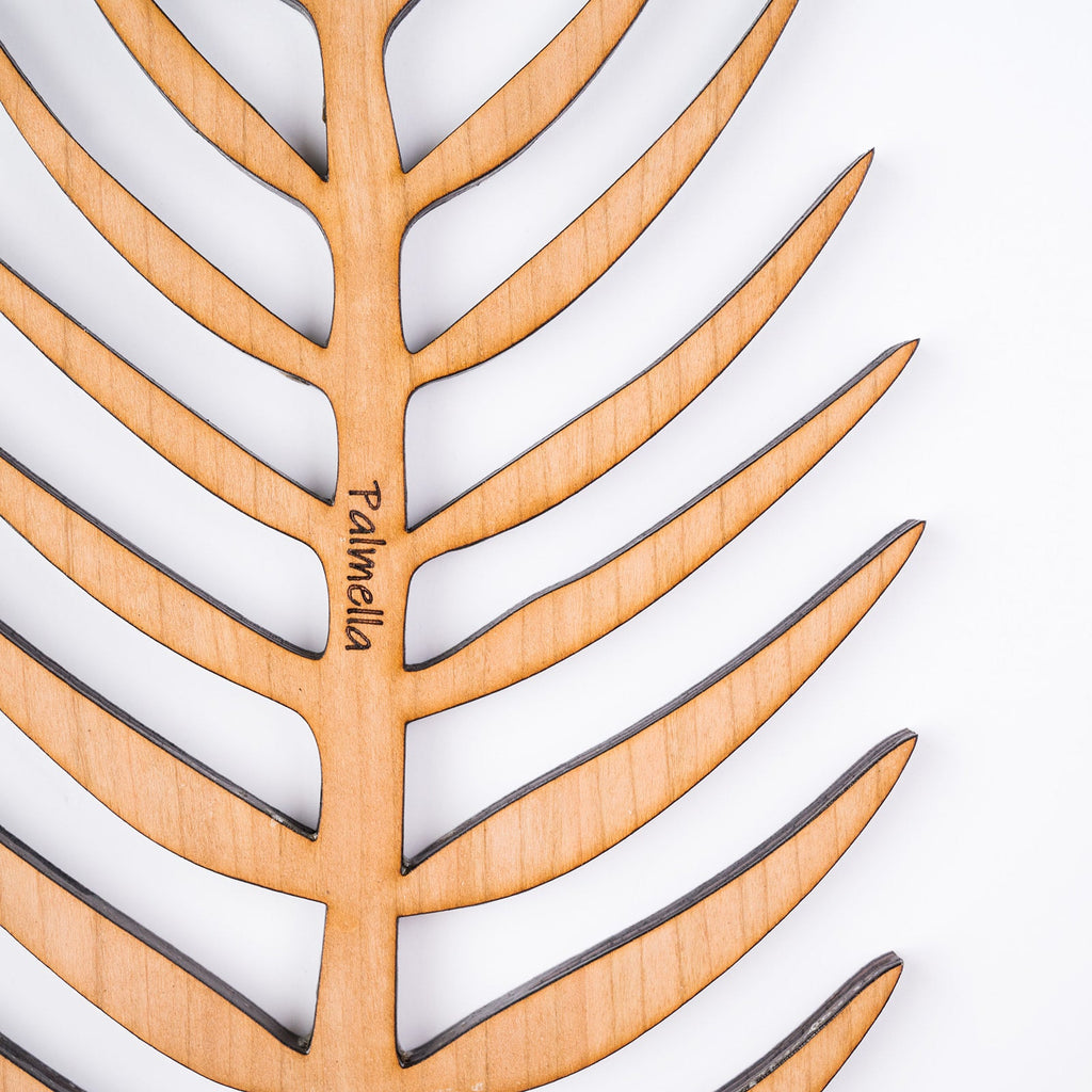 Palmella - Plant trellis inspired by the Palm Leaf