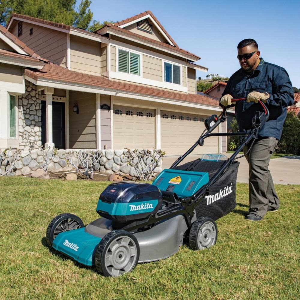 Makita GML01PL 40V max XGT® Brushless 21" Self-Propelled Commercial Lawn Mower Kit (8.0Ah)