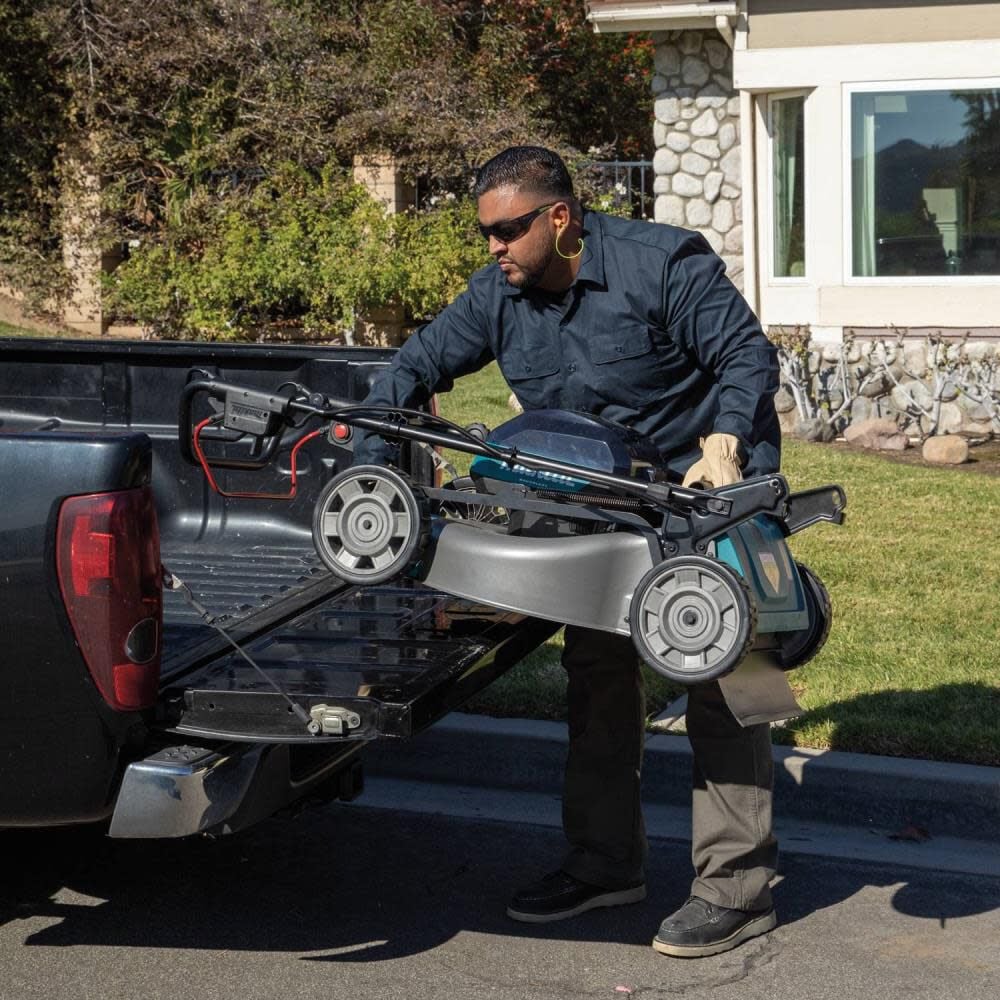 Makita GML01PL 40V max XGT® Brushless 21" Self-Propelled Commercial Lawn Mower Kit (8.0Ah)