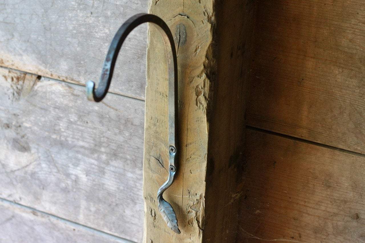 Indoor/Outdoor Plant Hanger - Leaf Design