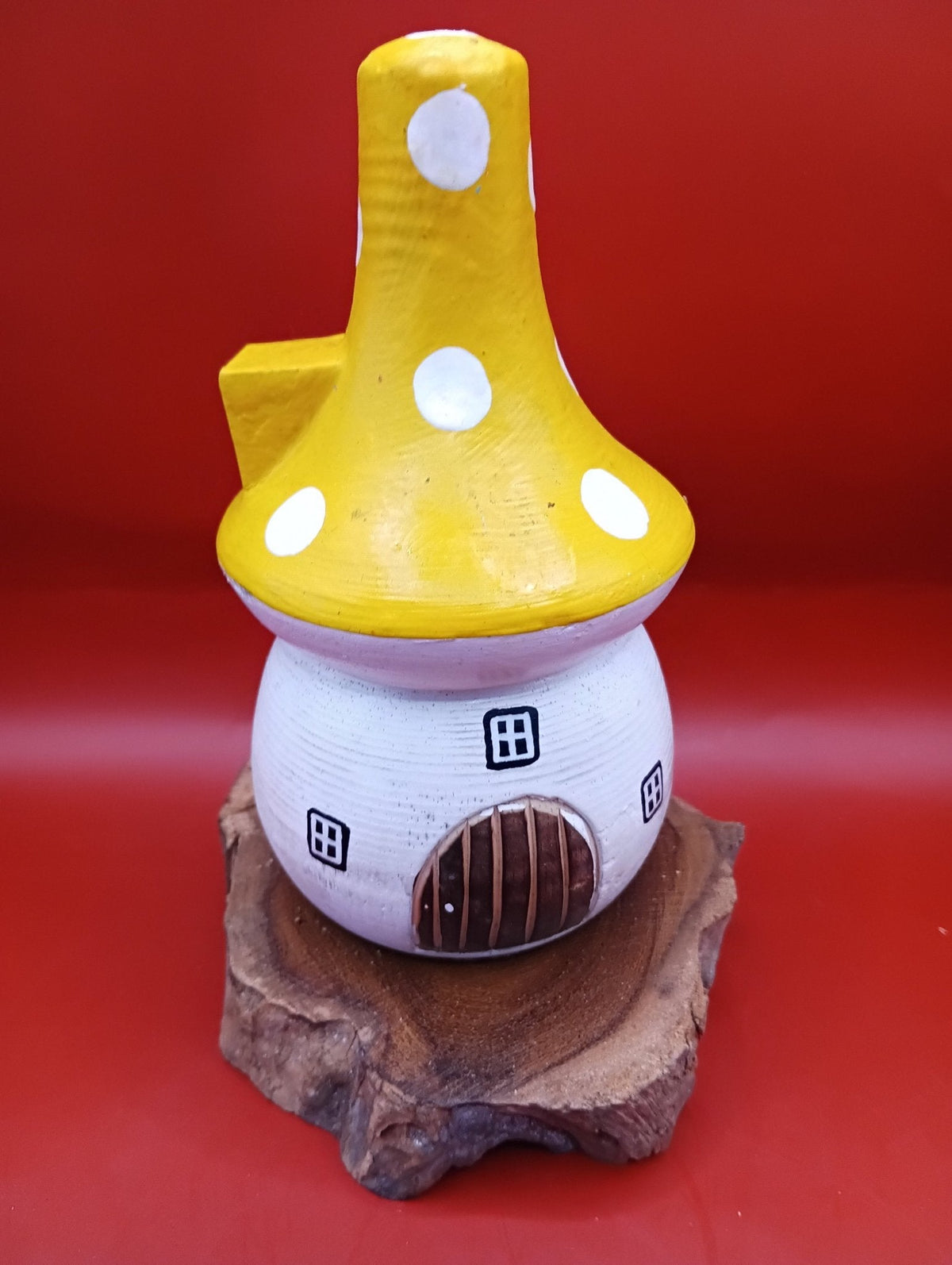 Wooden Mushroom House – Coastal Playful Outdoor Decor with Wood Base (4 Color Variants)